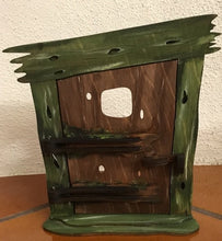 Lade das Bild in den Galerie-Viewer, Wichteltür rustikal eckig aus Holz
