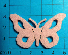 Lade das Bild in den Galerie-Viewer, Schmetterling mit Einschnitte, Filz