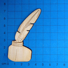 Lade das Bild in den Galerie-Viewer, Feder im Tintenfass aus Holz