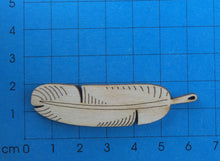 Lade das Bild in den Galerie-Viewer, Vogelfeder breit aus Holz