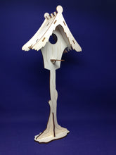 Lade das Bild in den Galerie-Viewer, Vogelhäuschen zum Hinstellen