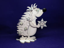 Lade das Bild in den Galerie-Viewer, Igel als Standfigur aus Holz