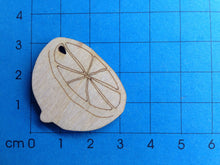 Lade das Bild in den Galerie-Viewer, Zitrone aus Holz