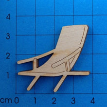 Lade das Bild in den Galerie-Viewer, Liegestuhl aus Holz