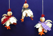 Lade das Bild in den Galerie-Viewer, Gockel aus Filz zum Fädeln (weiss oder braun)