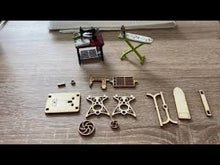 Laden und Abspielen von Videos im Galerie-Viewer, Näh-Zimmer Zubehörteile aus Holz (Bügelbrett, Nähmaschine, Schneiderreibedarf)