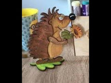 Laden und Abspielen von Videos im Galerie-Viewer, Sonnenblume aus Holz als Leibgarde für Kantholz