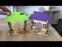 Laden und Abspielen von Videos im Galerie-Viewer, Haus mit Zaun aus Holz mit Filzdach