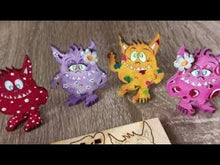 Laden und Abspielen von Videos im Galerie-Viewer, Monster zum Stellen in 5cm aus Holz