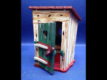 Laden und Abspielen von Videos im Galerie-Viewer, Klohaus aus Holz