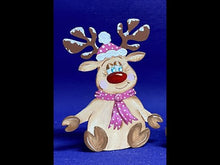 Laden und Abspielen von Videos im Galerie-Viewer, Rentierdame "Elli" sitzend mit Mütze