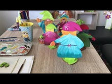 Laden und Abspielen von Videos im Galerie-Viewer, Wichtelfrau als Standfigur aus Holz