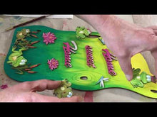 Laden und Abspielen von Videos im Galerie-Viewer, Schild mit augeschnittenen Jugendstil schmal aus Holz