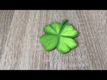 Laden und Abspielen von Videos im Galerie-Viewer, Kleeblatt aus Holz mit Zahlen graviert 6cm