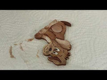 Laden und Abspielen von Videos im Galerie-Viewer, Hund aus Holz