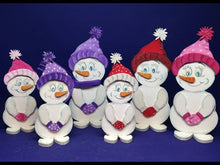 Laden und Abspielen von Videos im Galerie-Viewer, Schneemann-Mädchen "Yuki" als Standfigur aus Holz