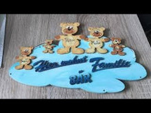 Laden und Abspielen von Videos im Galerie-Viewer, Teddy mit Körbchen aus Holz