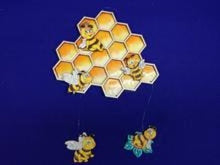 Laden und Abspielen von Videos im Galerie-Viewer, Wabe mit 5 Bienen ca. 15cm aus Holz