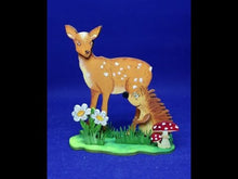 Laden und Abspielen von Videos im Galerie-Viewer, Rehkitz mit Wiese als Standfigur aus Holz