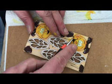 Laden und Abspielen von Videos im Galerie-Viewer, Biene aus Holz mit Styropor-Bauch