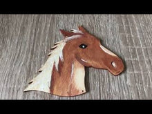 Laden und Abspielen von Videos im Galerie-Viewer, Pferdekopf aus Holz