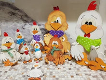 Laden und Abspielen von Videos im Galerie-Viewer, Gockel schüchtern als Standfigur aus Holz