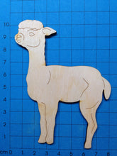 Lade das Bild in den Galerie-Viewer, Alpaka-Stute aus Holz