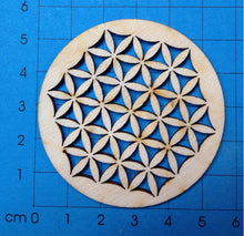 Lade das Bild in den Galerie-Viewer, Blume des Lebens aus Holz