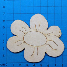 Lade das Bild in den Galerie-Viewer, Butterblume aus Holz