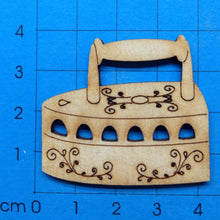 Lade das Bild in den Galerie-Viewer, Bügeleisen nostalgisch aus Holz