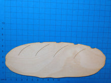 Lade das Bild in den Galerie-Viewer, Brotlaib aus Holz