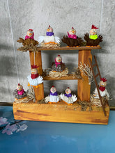 Lade das Bild in den Galerie-Viewer, Gockel und Hennen zum Fädeln aus Filz