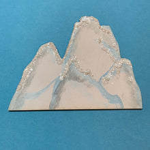 Lade das Bild in den Galerie-Viewer, Berg aus Holz