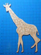 Lade das Bild in den Galerie-Viewer, Giraffenkuh aus Holz