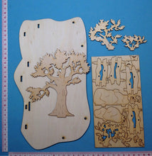 Lade das Bild in den Galerie-Viewer, Weidenplatte mit Zaun, Büsche, Baum und Felsen