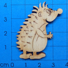 Lade das Bild in den Galerie-Viewer, Igel mit offenen Augen aus Holz