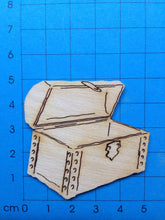 Lade das Bild in den Galerie-Viewer, Schatztruhe aus Holz