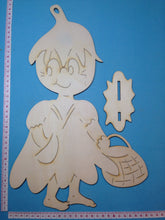 Lade das Bild in den Galerie-Viewer, Blumenkind mit Korb aus Holz