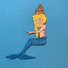 Lade das Bild in den Galerie-Viewer, Meerjungfrau aus Holz