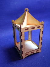 Lade das Bild in den Galerie-Viewer, Laterne 3D aus Holz