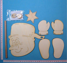 Lade das Bild in den Galerie-Viewer, Schneemann aus Holz als Leibgarde für Kantholz