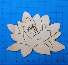Lade das Bild in den Galerie-Viewer, Seerose aus Holz