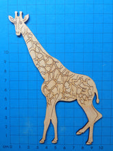Lade das Bild in den Galerie-Viewer, Giraffenkuh aus Holz