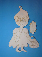 Lade das Bild in den Galerie-Viewer, Blumenkind mit Korb aus Holz