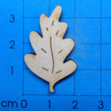 Lade das Bild in den Galerie-Viewer, Eichenblatt aus Holz