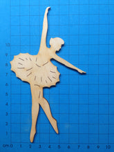 Lade das Bild in den Galerie-Viewer, Ballerina aus Holz