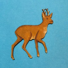 Lade das Bild in den Galerie-Viewer, Rehbock aus Holz