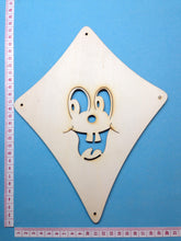 Lade das Bild in den Galerie-Viewer, Drachen mit Gesicht aus Holz