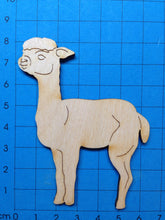 Lade das Bild in den Galerie-Viewer, Alpaka-Stute aus Holz
