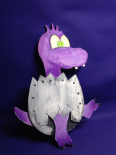 Lade das Bild in den Galerie-Viewer, Lampe Dino im Ei aus Holz